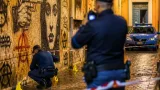 Scritte contro la premier a Bologna: denunciato un 23enne, indagini della Digos