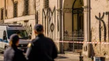 Siena, denunciato il presunto autore delle scritte contro la Premier e la Polizia