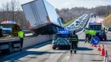 Tir si alza sul new jersey sulla superstrada a Viterbo: un ferito e code in direzione Orte