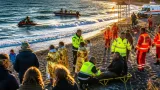 Tre salvataggi in 24 ore sulle coste livornesi: bagnini e volontari salvano bambini, un padre e un turista