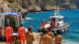 Turista di 76 anni stroncato da un malore a Castro: soccorsi ostacolati dalla scogliera