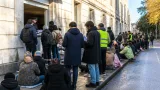 Udine, accesso al diritto d'asilo: decine di persone costrette a lunghe attese fuori dalla questura