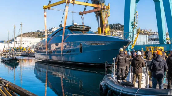 A Savona varato Mavi, primo ICE 80: il nuovo fast cruiser entra in acqua