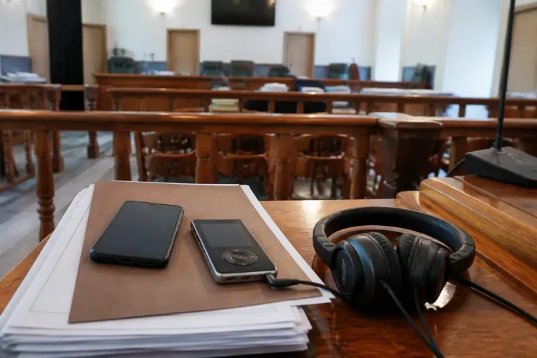 A Como l’aula ascolta l’ultimo audio di Ramona: al processo emergono 413 registrazioni