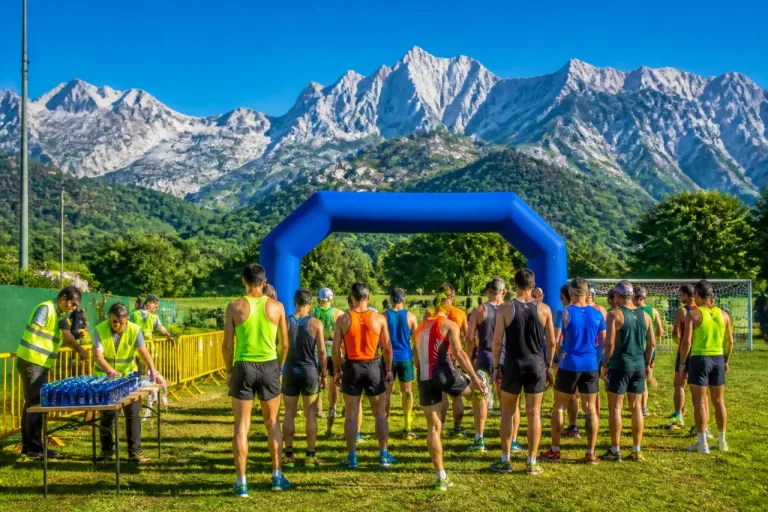 A Fossone torna la 21ª Strafossone: domenica una mattinata di sport tra campagna e Apuane