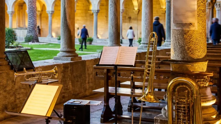 A Massa Marittima il 3T Brass Trio: ottoni tra Bach e Beatles nel Chiostro