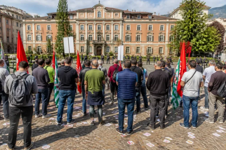 Acciaierie di Bolzano: i sindacati criticano il divieto del presidio davanti a Palazzo Widmann