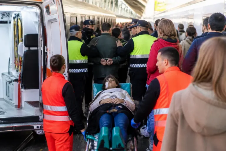 Aggressione al Duomo: ragazza sfregiata sulla banchina della M3, fermato un 27enne