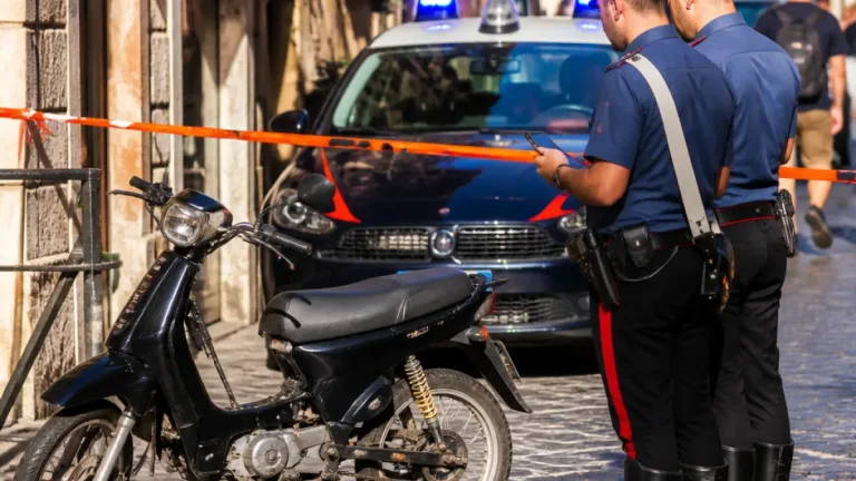 Anagni: filmava una 'impenna' in centro, denunciato e fermato il ciclomotore