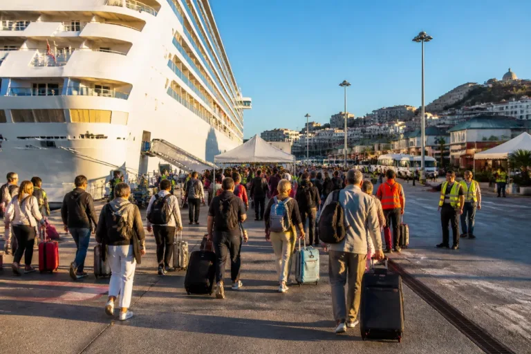 Ancona, croceristi in porto tra confusione e polemiche: commercianti chiedono un info point