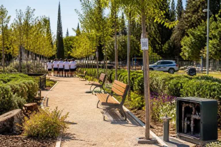 Andria, la Villa Comunale restituita alla città: sicurezza, sostenibilità e giovani custodi