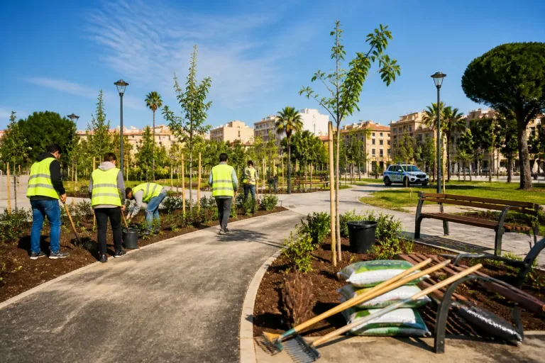 Andria, la Villa Comunale riapre: 300mila euro per sicurezza, nuovi alberi e i "Giovani Guardiani"