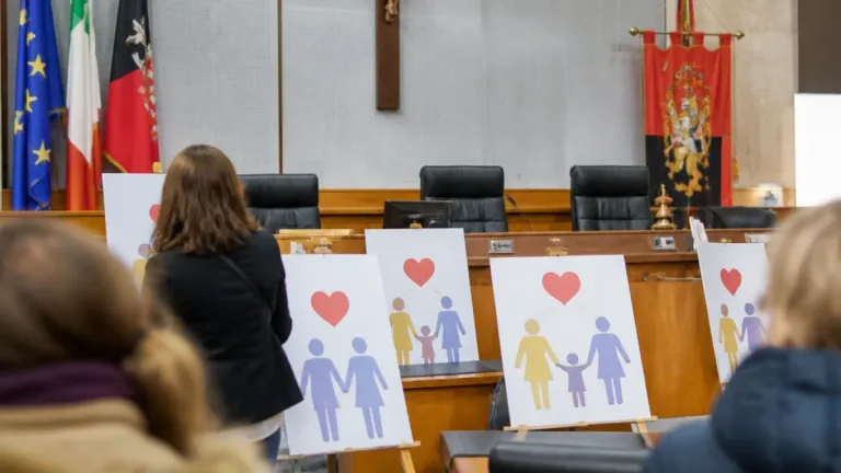 Aosta, la Lega lancia la campagna contro la rimozione del crocifisso in Consiglio