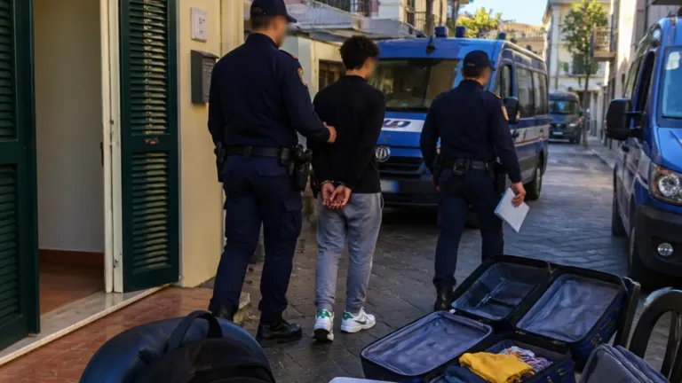 Arrestato a Grosseto un 16enne accusato di propaganda jihadista e legami con l'Isis