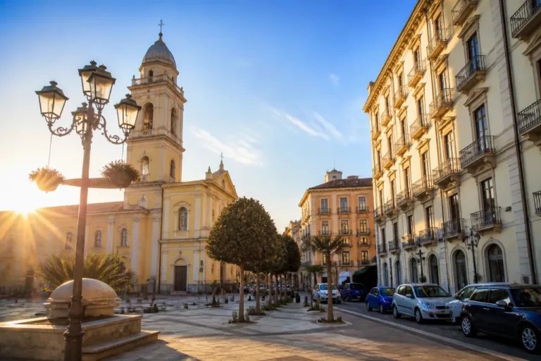Avellino, presunta violenza in centro: attivato il Codice Rosa, indaga la Squadra Mobile