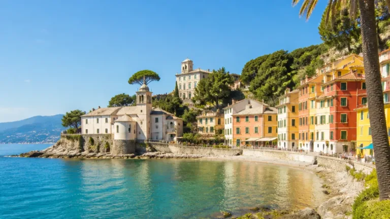 Bambina trascinata da bocchettone in piscina a Sestri Levante: è grave
