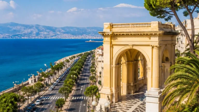 Bambino di 7 anni sbalzato sull’A2: carabinieri e un infermiere decisivi per il soccorso