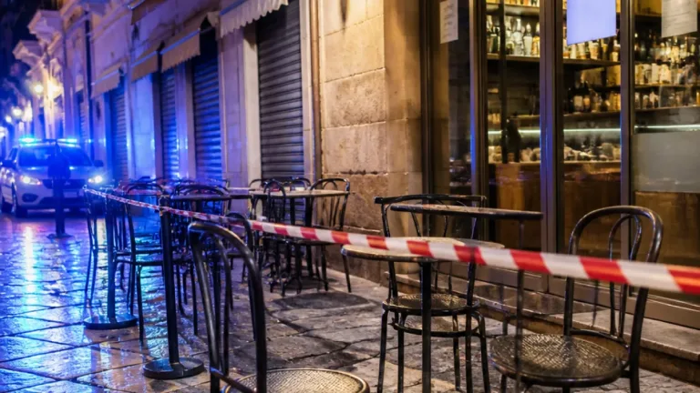 Bari, daspo urbano di due anni al 23enne sorpreso a spacciare tra i tavolini