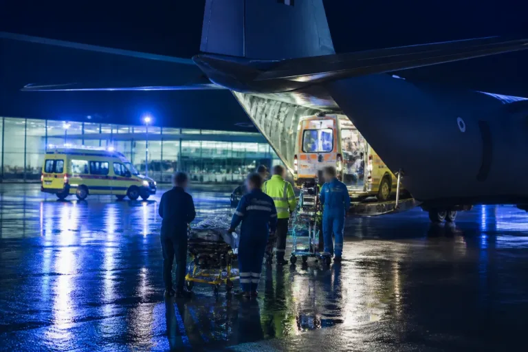 Bergamo, paziente in pericolo di vita trasferito d'urgenza da Napoli con un C-130J