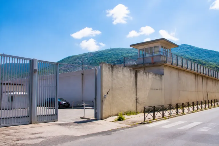 Blitz al carcere di Avellino: sequestrati stupefacenti e uno smartphone nel padiglione 'De Vivo'