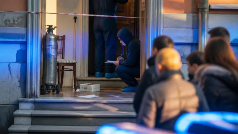 Bologna, coppia anziana trovata morta in un appartamento di via Shakespeare