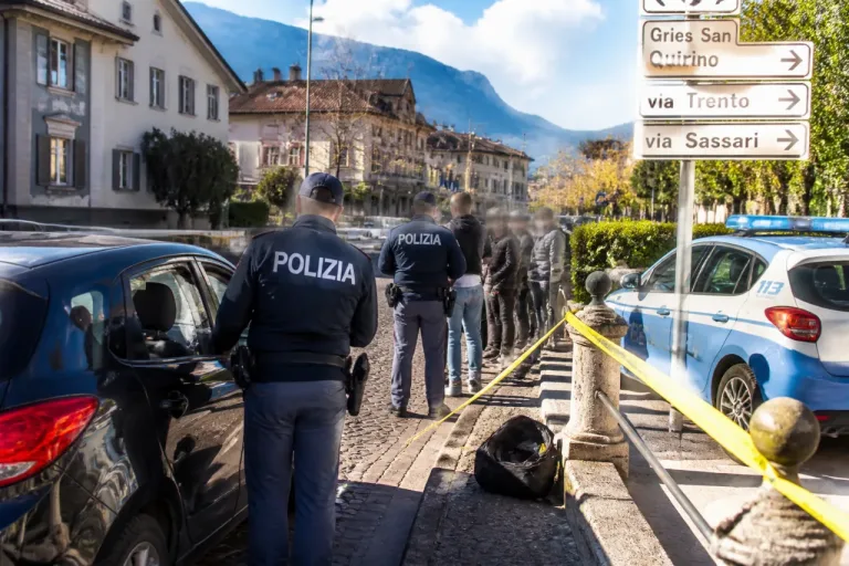 Bolzano: sei denunciati e 63 persone identificate nei controlli della Questura