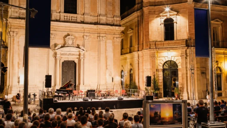 Brindisi inaugura l’estate culturale con «Verdi in città»: teatro e musica all’aperto