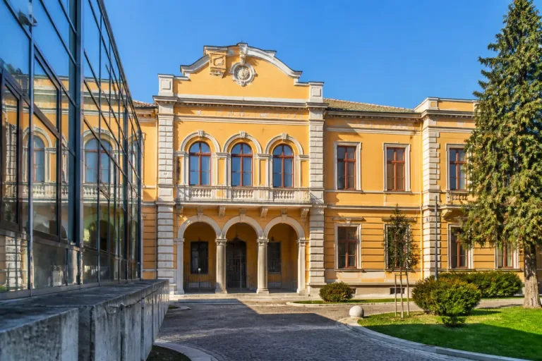 Busto Arsizio, la Provincia spinge sull’edilizia scolastica: 2,3 milioni per l’ITE Tosi e piano Verri