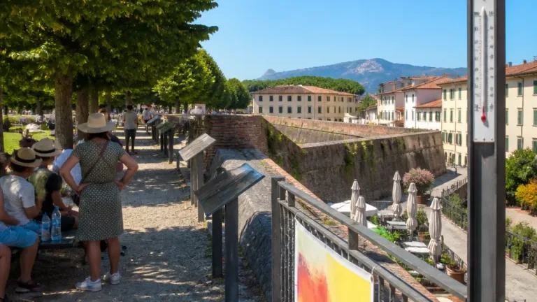 Caldo record a Lucca: turismo sotto pressione ma fiducia per Ferragosto