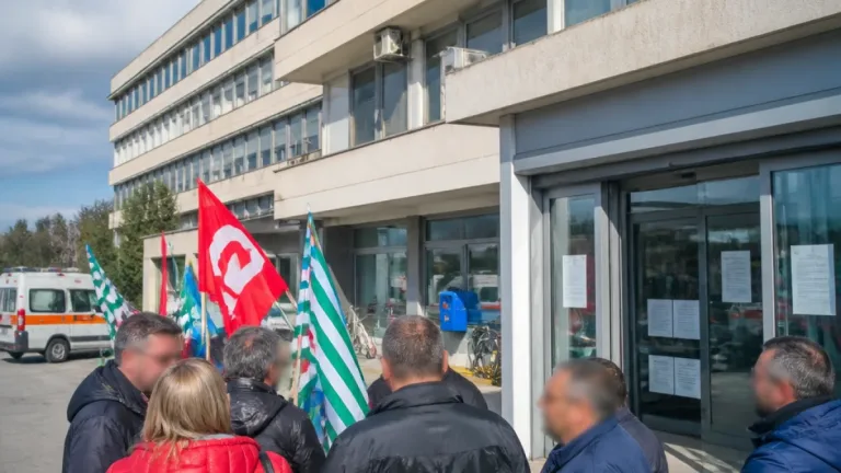 Catanzaro, polemica sui rimborsi vestizione al ‘Dulbecco’: i sindacati chiedono revoca e dimissioni