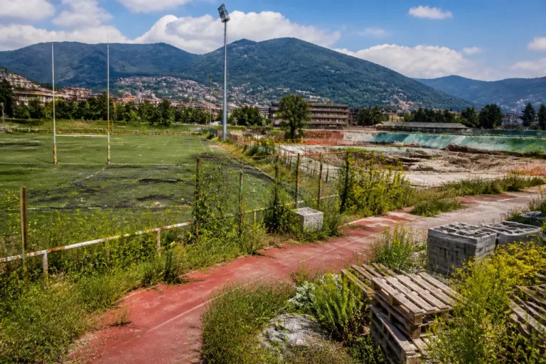 Como, il centro sportivo Belvedere tra rovine e progetti incompiuti: cresce la preoccupazione
