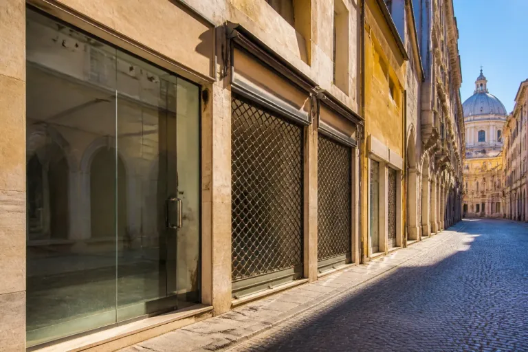 Confesercenti lancia l’allarme: in 10 anni persi 1.412 negozi nel Mantovano