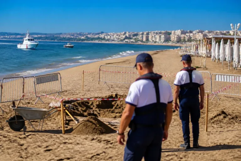 Crotone, blitz della Capitaneria: sequestri e denunce per occupazioni abusive sul demanio