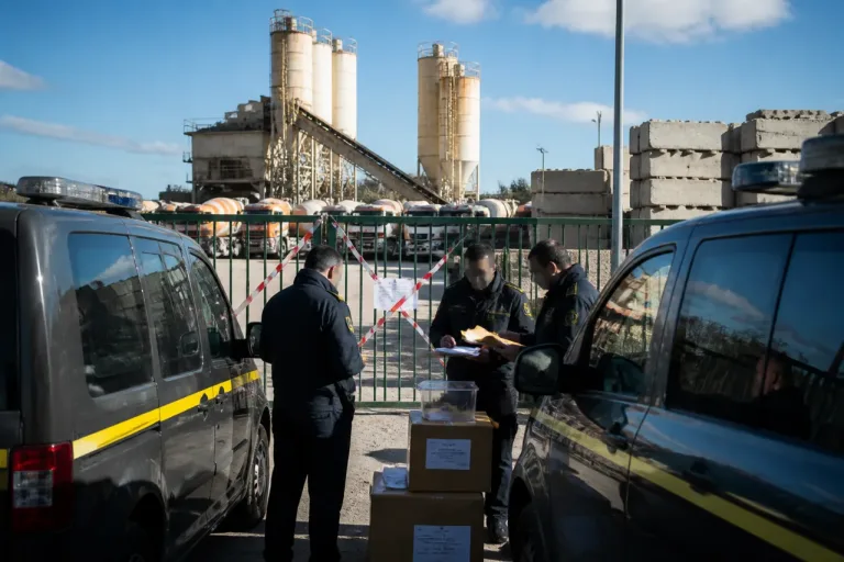 Crotone, due imprenditori ai domiciliari per presunta bancarotta nel settore calcestruzzo