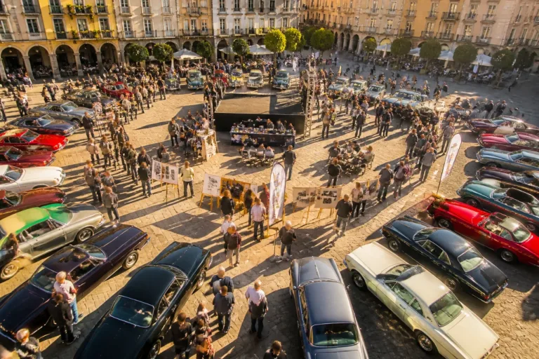 Cuneo festeggia il Centenario dell'Automobile Club: tour, piazze piene e 40 riconoscimenti