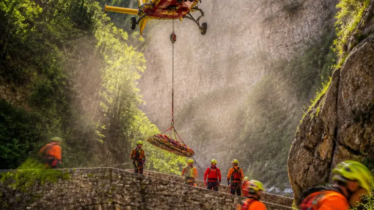 Escursionista soccorso con il verricello sulla Maiella dopo una caduta al sentiero delle Scalelle
