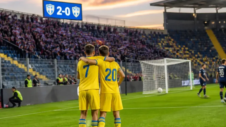 Frosinone batte il Como 2-0 allo 'Stirpe': gol di Calò e Kvernadze, tre punti pesanti