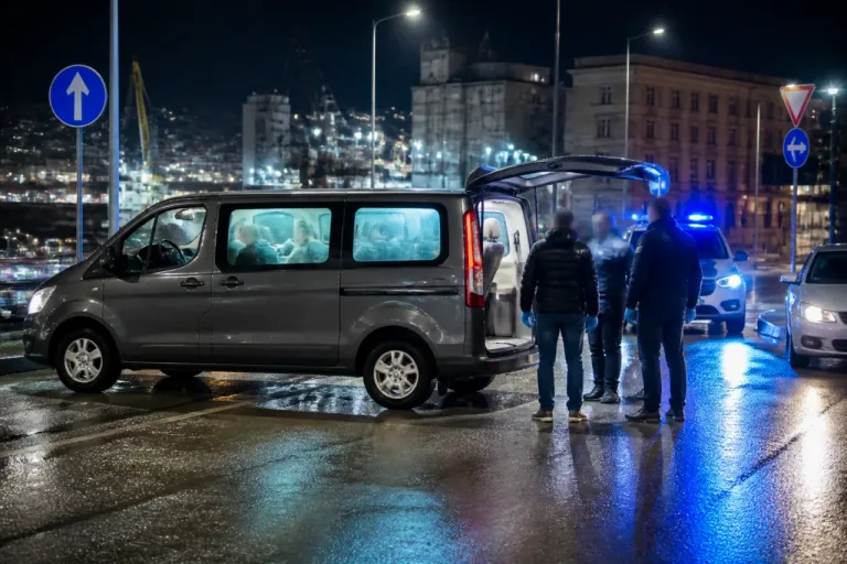 Genova: fermato un taxi abusivo con minori a bordo, sequestrato il veicolo