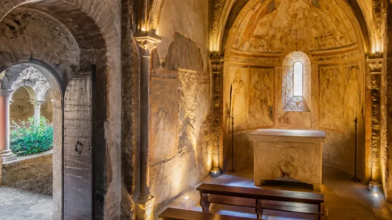 Genova, nuova illuminazione valorizza la chiesetta protoromanica di Sant'Agostino a Sampierdarena