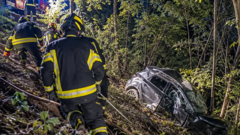 Imperia, sedicenne muore dopo la caduta dell’auto in un dirupo
