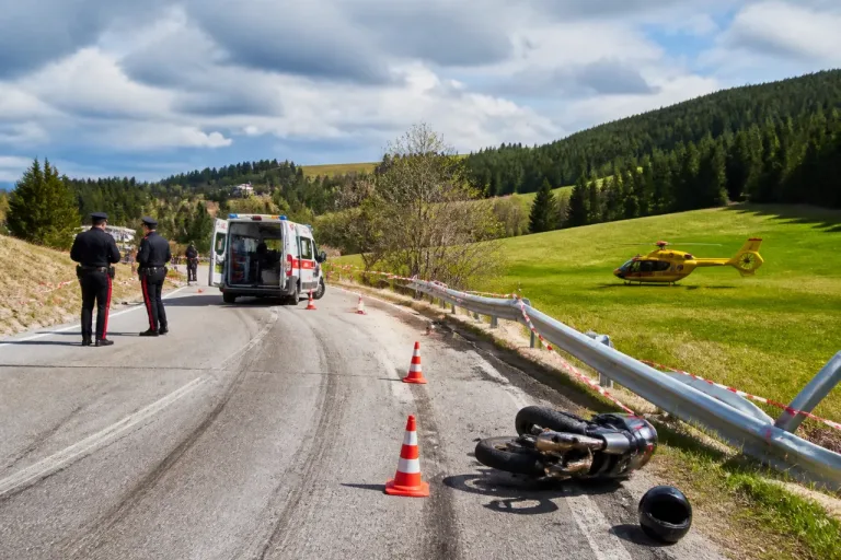 Incidente mortale in Lessinia: centauro 61enne perde la vita sulla Sp 13 a Erbezzo