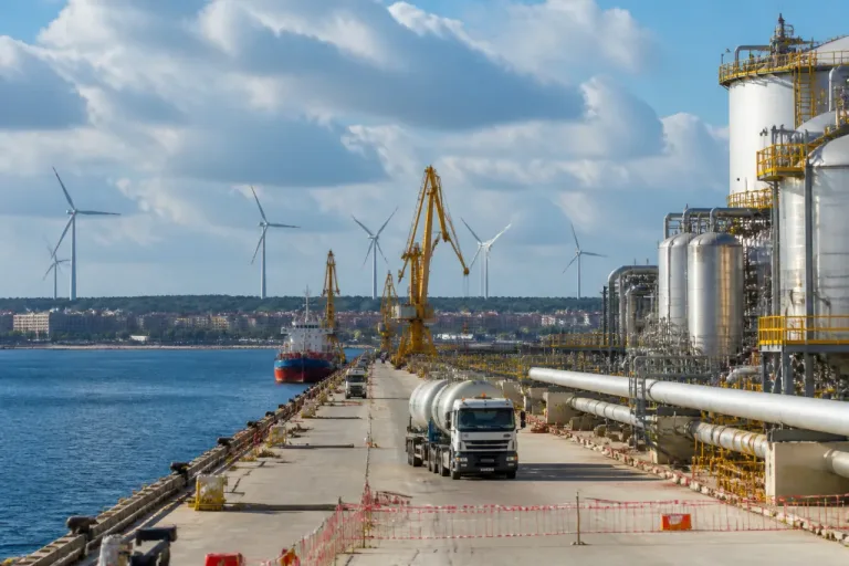La Provincia di Taranto esprime parere sfavorevole sul rigassificatore in porto