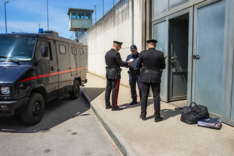 Latina: arrestato 24enne condannato per tentato omicidio, trasferito in carcere