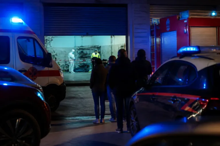 Macerata, uomo di 64 anni trovato morto nel garage: indagini dei carabinieri
