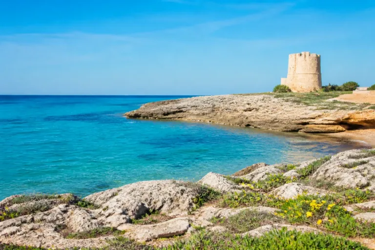 Malore in mare a Torre di Mezzo: turista 51enne muore davanti ai figli