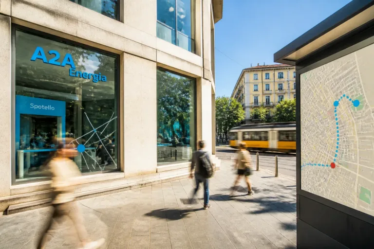 Milano, A2A Energia apre due sportelli e riorganizza la rete: chiude via Sforza
