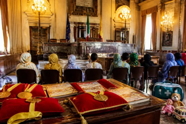 Napoli accoglie i bambini saharawi: medaglie, visite mediche e un messaggio di pace