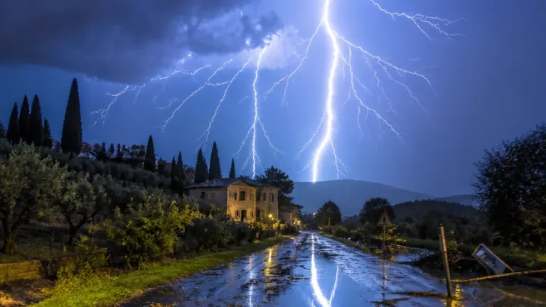 Notte di temporali e fulmini in Maremma: allerta per nuove precipitazioni intense