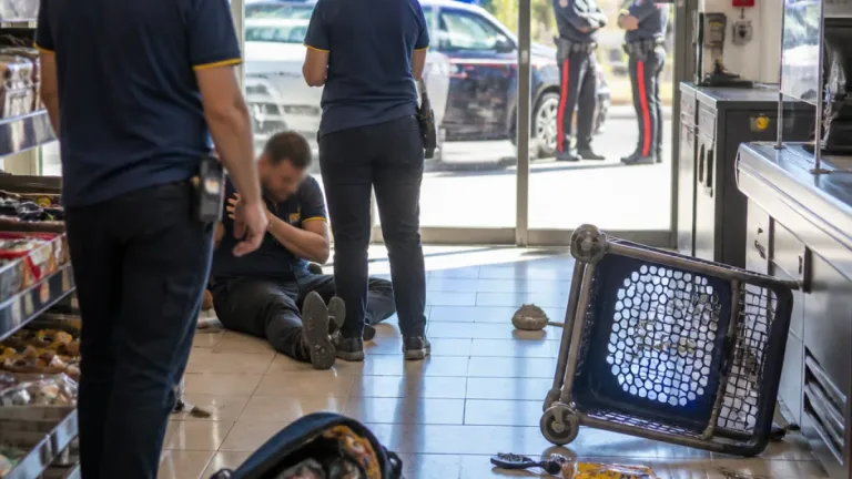 Novara, tentata rapina al Lidl: un arresto e un altro indagato dopo colluttazione con il personale