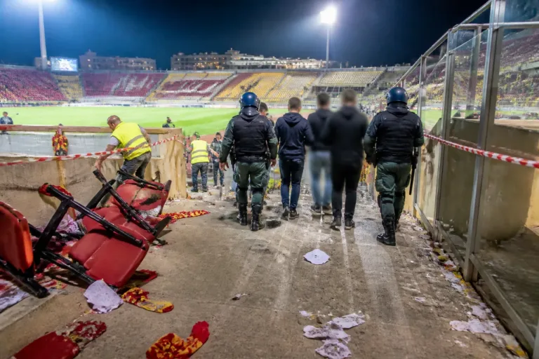 Otto Daspo dopo la rissa al 'Renzo Barbera': tra i deferiti anche quattro membri della delegazione del Catanzaro